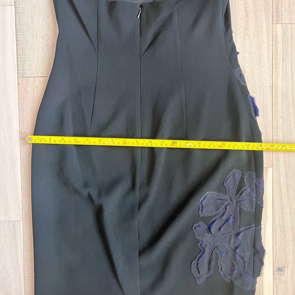 Halston Heritage cocktail black dress with blue/purple flower size 6 - Picture 8 of 16